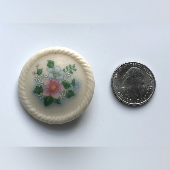 🎉❤️Avon “Floral Bouquet” Brooch - Picture 5 of 6